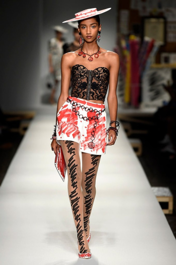 Fotoservizio/SS 2019/WOMEN/SFILATA/MOSCHINO/DP2/3