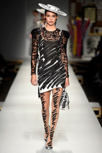 Fotoservizio/SS 2019/WOMEN/SFILATA/MOSCHINO/DP2/4