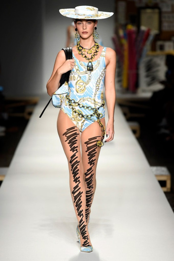 Fotoservizio/SS 2019/WOMEN/SFILATA/MOSCHINO/DP2/13