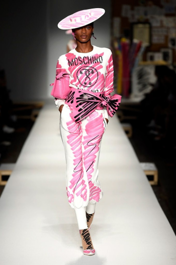 Fotoservizio/SS 2019/WOMEN/SFILATA/MOSCHINO/DP2/26