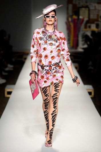 Fotoservizio/SS 2019/WOMEN/SFILATA/MOSCHINO/DP2/19