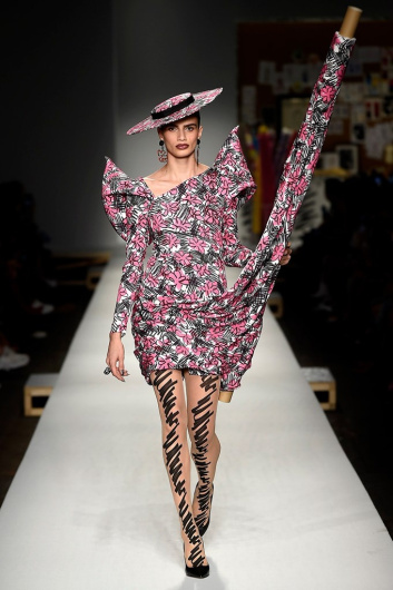 Fotoservizio/SS 2019/WOMEN/SFILATA/MOSCHINO/DP2/2