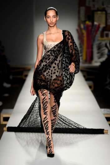 Fotoservizio/SS 2019/WOMEN/SFILATA/MOSCHINO/DP2/2