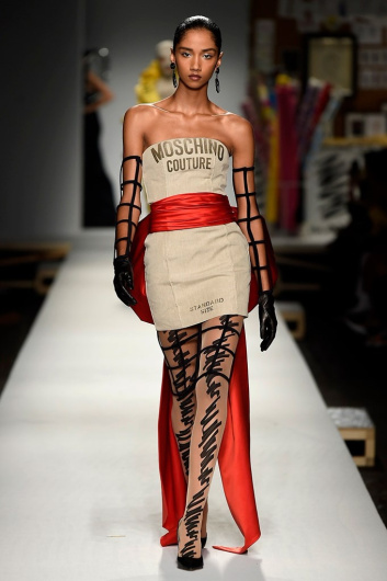 Fotoservizio/SS 2019/WOMEN/SFILATA/MOSCHINO/DP2/3