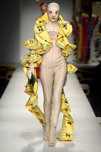 Fotoservizio/SS 2019/WOMEN/SFILATA/MOSCHINO/DP2/4