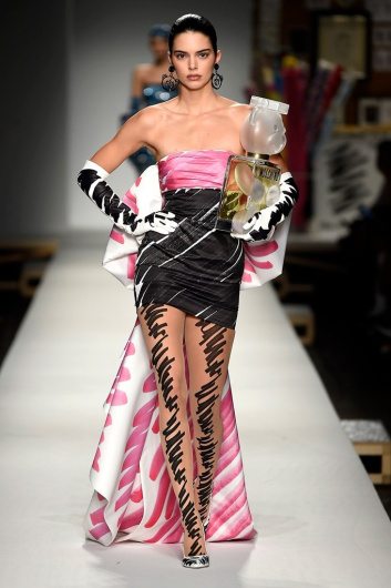 Fotoservizio/SS 2019/WOMEN/SFILATA/MOSCHINO/DP2/6
