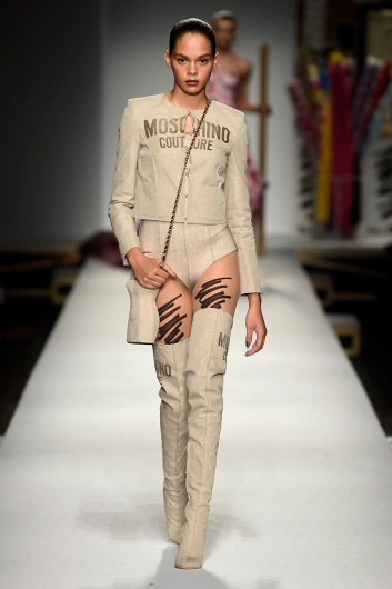 Fotoservizio/SS 2019/WOMEN/SFILATA/MOSCHINO/DP2/1