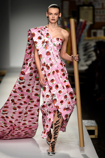 Fotoservizio/SS 2019/WOMEN/SFILATA/MOSCHINO/DP2/2