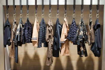 Fotoservizio/SS 2019/WOMEN/PRESENTAZIONE/HERNO/DP2/51