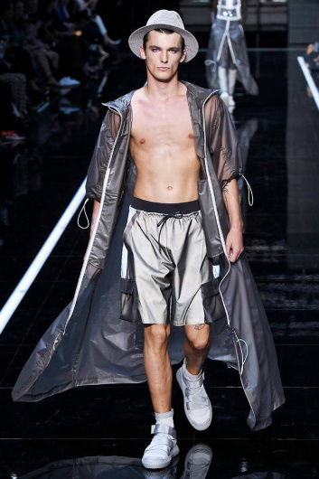 Fotoservizio/SS 2019/WOMEN/SFILATA/EMPORIO ARMANI/DP2/2