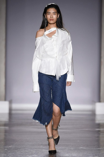 Fotoservizio/SS 2019/WOMEN/SFILATA/ACT N°1/DP2/1