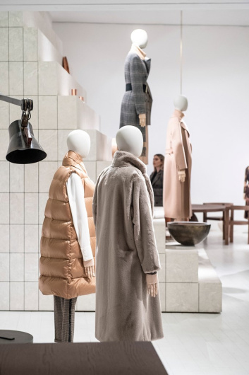 Fotoservizio/FW 19-20/WOMEN/PRESENTAZIONE/SEVENTY/DP2/36