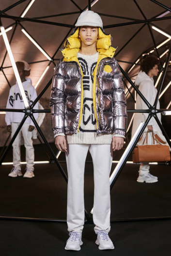 Fotoservizio/FW 19-20/WOMEN/SFILATA/MONCLER/DP2/37