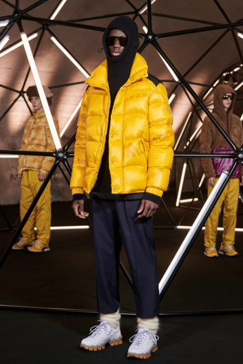 Fotoservizio/FW 19-20/WOMEN/SFILATA/MONCLER/DP2/42