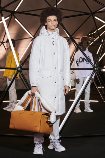 Fotoservizio/FW 19-20/WOMEN/SFILATA/MONCLER/DP2/35