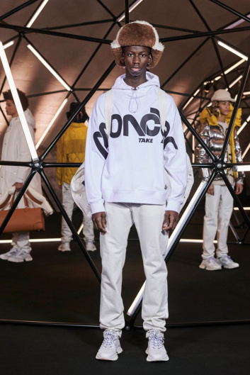 Fotoservizio/FW 19-20/WOMEN/SFILATA/MONCLER/DP2/36
