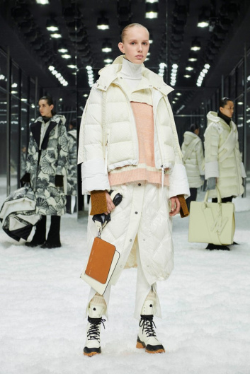 Fotoservizio/FW 19-20/WOMEN/SFILATA/MONCLER/DP2/57