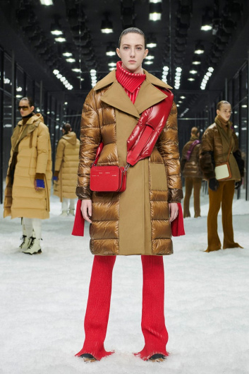 Fotoservizio/FW 19-20/WOMEN/SFILATA/MONCLER/DP2/58