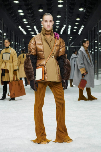 Fotoservizio/FW 19-20/WOMEN/SFILATA/MONCLER/DP2/59