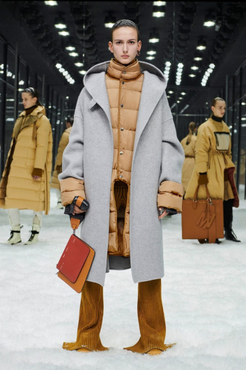 Fotoservizio/FW 19-20/WOMEN/SFILATA/MONCLER/DP2/61