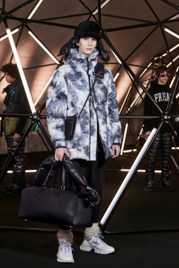 Fotoservizio/FW 19-20/WOMEN/SFILATA/MONCLER/DP2/53