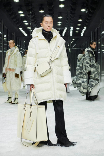 Fotoservizio/FW 19-20/WOMEN/SFILATA/MONCLER/DP2/56