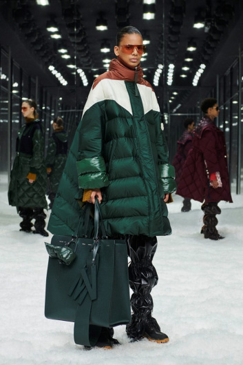 Fotoservizio/FW 19-20/WOMEN/SFILATA/MONCLER/DP2/71