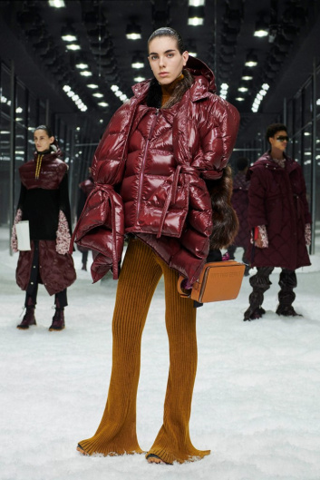 Fotoservizio/FW 19-20/WOMEN/SFILATA/MONCLER/DP2/73