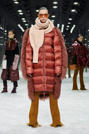Fotoservizio/FW 19-20/WOMEN/SFILATA/MONCLER/DP2/74