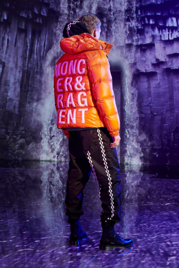 Fotoservizio/FW 19-20/WOMEN/SFILATA/MONCLER/DP2/24