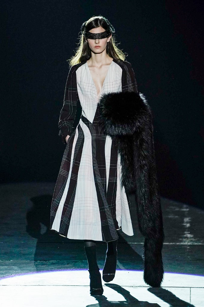 Fotoservizio/FW 19-20/WOMEN/SFILATA/MARCO DE VINCENZO/DP2/0