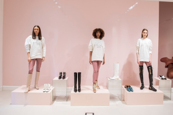 Fotoservizio/FW 19-20/WOMEN/PRESENTAZIONE/AGL ATTILIO GIUSTI LEOMBRUNI/DP2/1