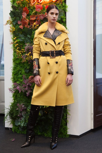 Fotoservizio/FW 19-20/WOMEN/PRESENTAZIONE/ANTONIO CROCE/DP2/16