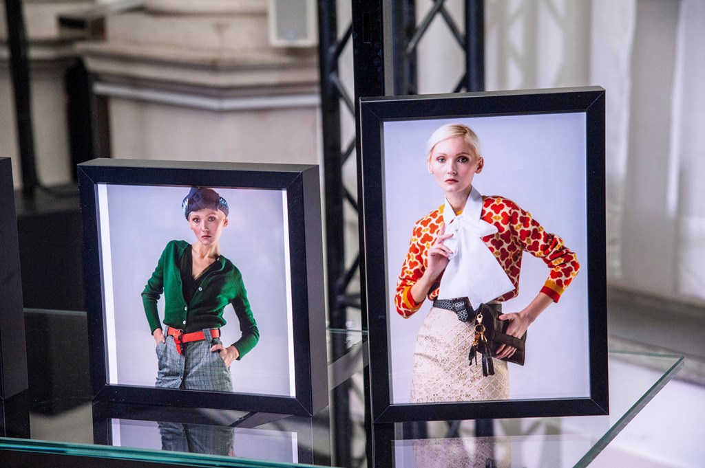 Fotoservizio/FW 19-20/WOMEN/PRESENTAZIONE/LAURA STRAMBI/DP2/17