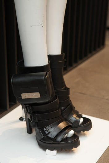 Fotoservizio/FW 19-20/WOMEN/APPUNTAMENTO/DSQUARED2/DP2/8