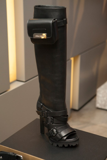Fotoservizio/FW 19-20/WOMEN/APPUNTAMENTO/DSQUARED2/DP2/18