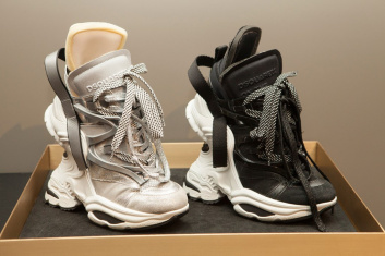 Fotoservizio/FW 19-20/WOMEN/APPUNTAMENTO/DSQUARED2/DP2/37