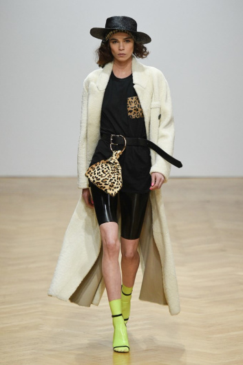 Fotoservizio/FW 19-20/WOMEN/SFILATA/SIMONETTA RAVIZZA/DP2/0