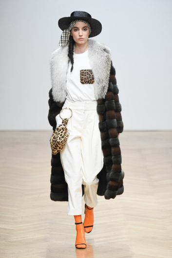 Fotoservizio/FW 19-20/WOMEN/SFILATA/SIMONETTA RAVIZZA/DP2/5