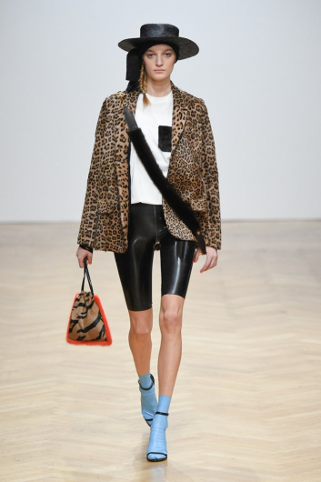 Fotoservizio/FW 19-20/WOMEN/SFILATA/SIMONETTA RAVIZZA/DP2/3