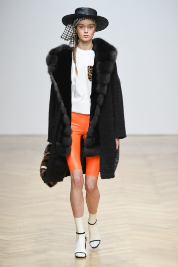 Fotoservizio/FW 19-20/WOMEN/SFILATA/SIMONETTA RAVIZZA/DP2/13