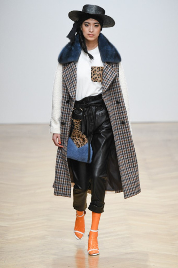 Fotoservizio/FW 19-20/WOMEN/SFILATA/SIMONETTA RAVIZZA/DP2/25