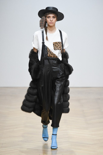 Fotoservizio/FW 19-20/WOMEN/SFILATA/SIMONETTA RAVIZZA/DP2/23