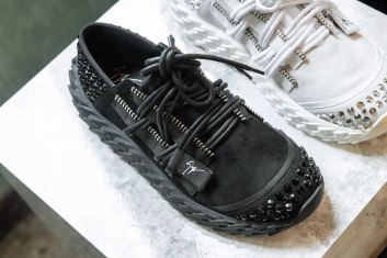 Fotoservizio/FW 19-20/WOMEN/PRESENTAZIONE/GIUSEPPE ZANOTTI/DP2/55