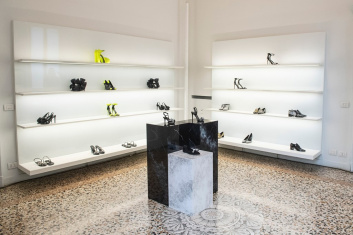 Fotoservizio/FW 19-20/WOMEN/PRESENTAZIONE/GIUSEPPE ZANOTTI/DP2/78