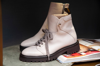 Fotoservizio/FW 19-20/WOMEN/PRESENTAZIONE/DOUCAL'S/DP2/12