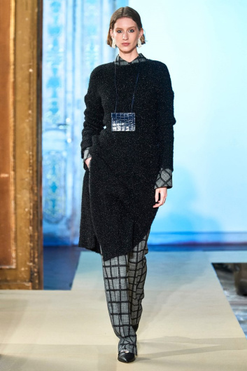 Fotoservizio/FW 19-20/WOMEN/PRESENTAZIONE/BEATRICE B/DP2/3