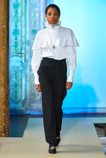 Fotoservizio/FW 19-20/WOMEN/PRESENTAZIONE/BEATRICE B/DP2/4