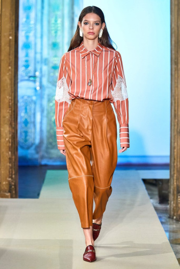 Fotoservizio/FW 19-20/WOMEN/PRESENTAZIONE/BEATRICE B/DP2/6