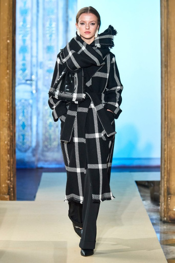 Fotoservizio/FW 19-20/WOMEN/PRESENTAZIONE/BEATRICE B/DP2/7